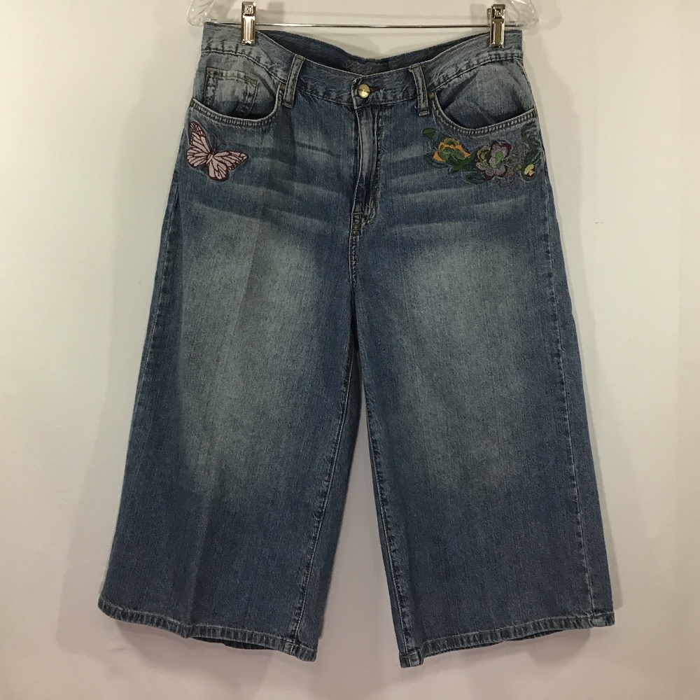 Lena Jeans Embroidery Blue Distressed Capris
